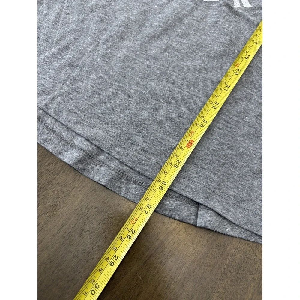Las Vegas Raiders T Shirt Womens Medium Gray White Fan Football Team Apparel Tee